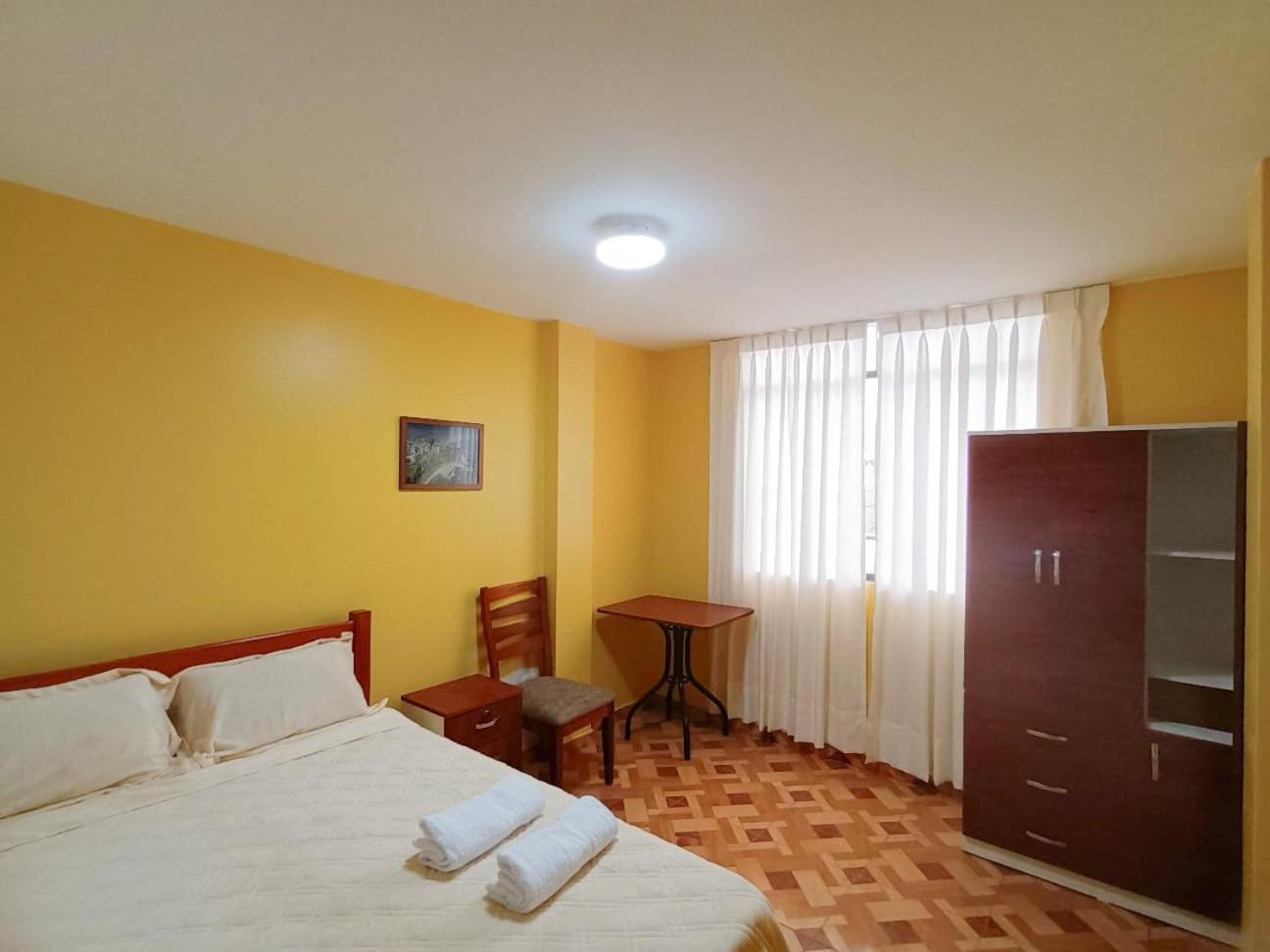 Right Across From The Airport - Free Shuttle - A Y J Familia Apartment Лима Екстериор снимка