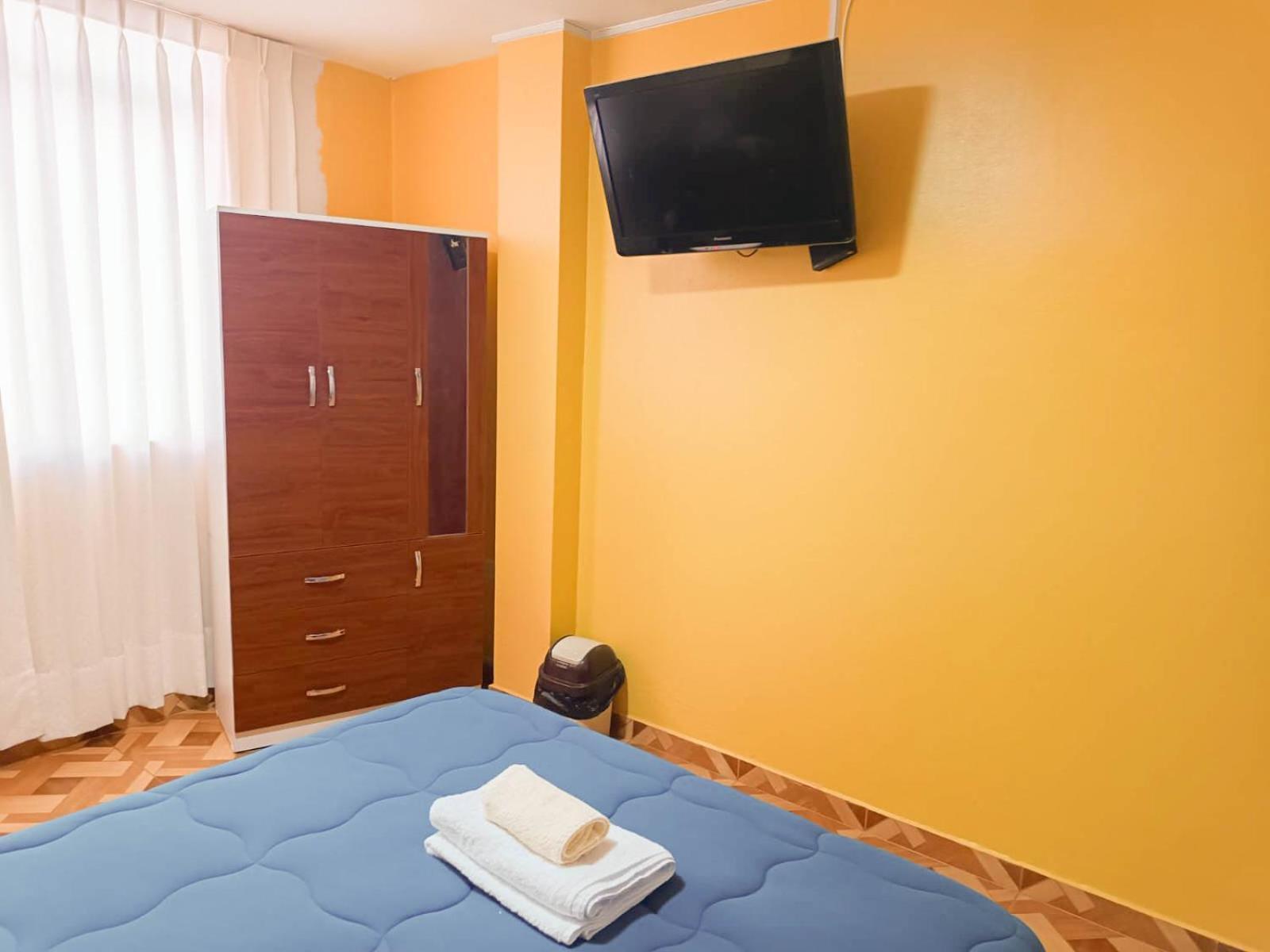Right Across From The Airport - Free Shuttle - A Y J Familia Apartment Лима Екстериор снимка