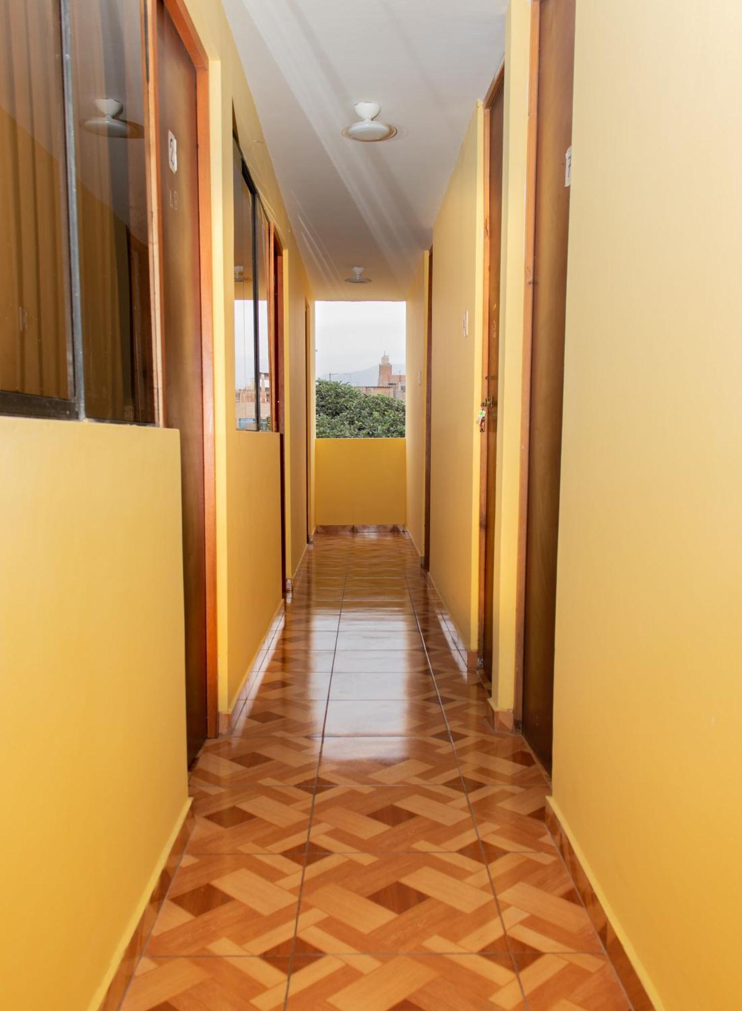 Right Across From The Airport - Free Shuttle - A Y J Familia Apartment Лима Екстериор снимка