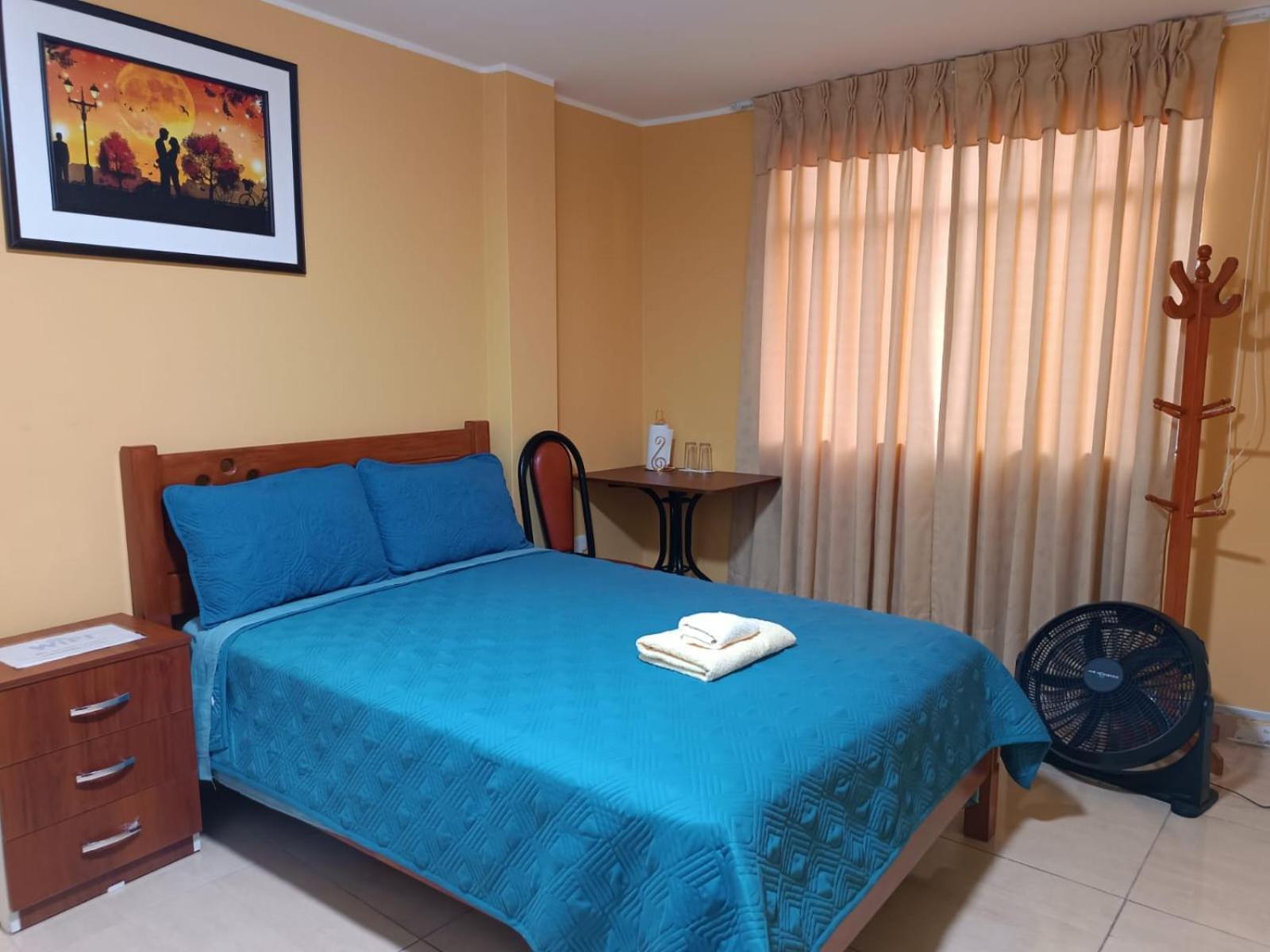 Right Across From The Airport - Free Shuttle - A Y J Familia Apartment Лима Стая снимка