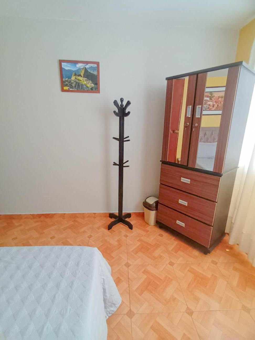 Right Across From The Airport - Free Shuttle - A Y J Familia Apartment Лима Екстериор снимка