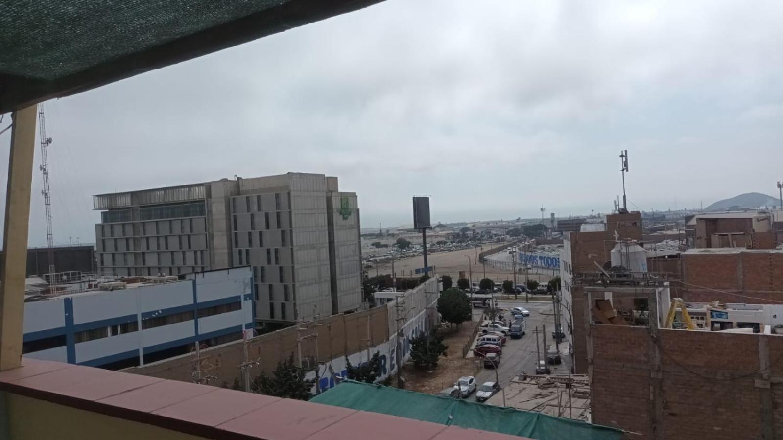 Right Across From The Airport - Free Shuttle - A Y J Familia Apartment Лима Стая снимка