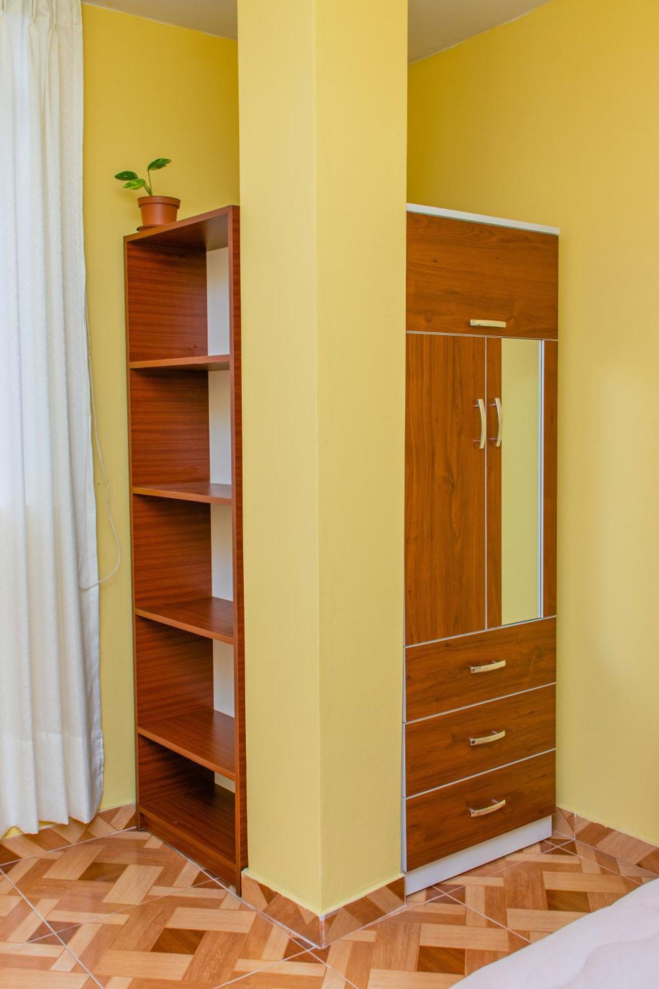 Right Across From The Airport - Free Shuttle - A Y J Familia Apartment Лима Екстериор снимка