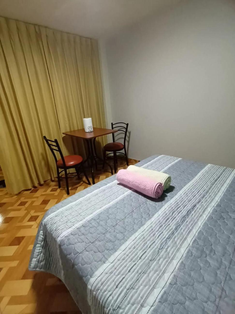 Right Across From The Airport - Free Shuttle - A Y J Familia Apartment Лима Екстериор снимка