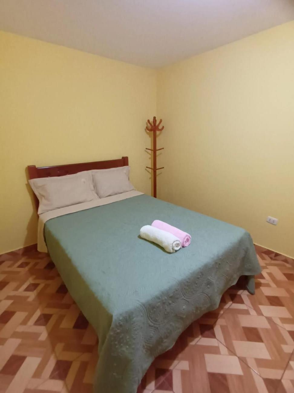 Right Across From The Airport - Free Shuttle - A Y J Familia Apartment Лима Екстериор снимка