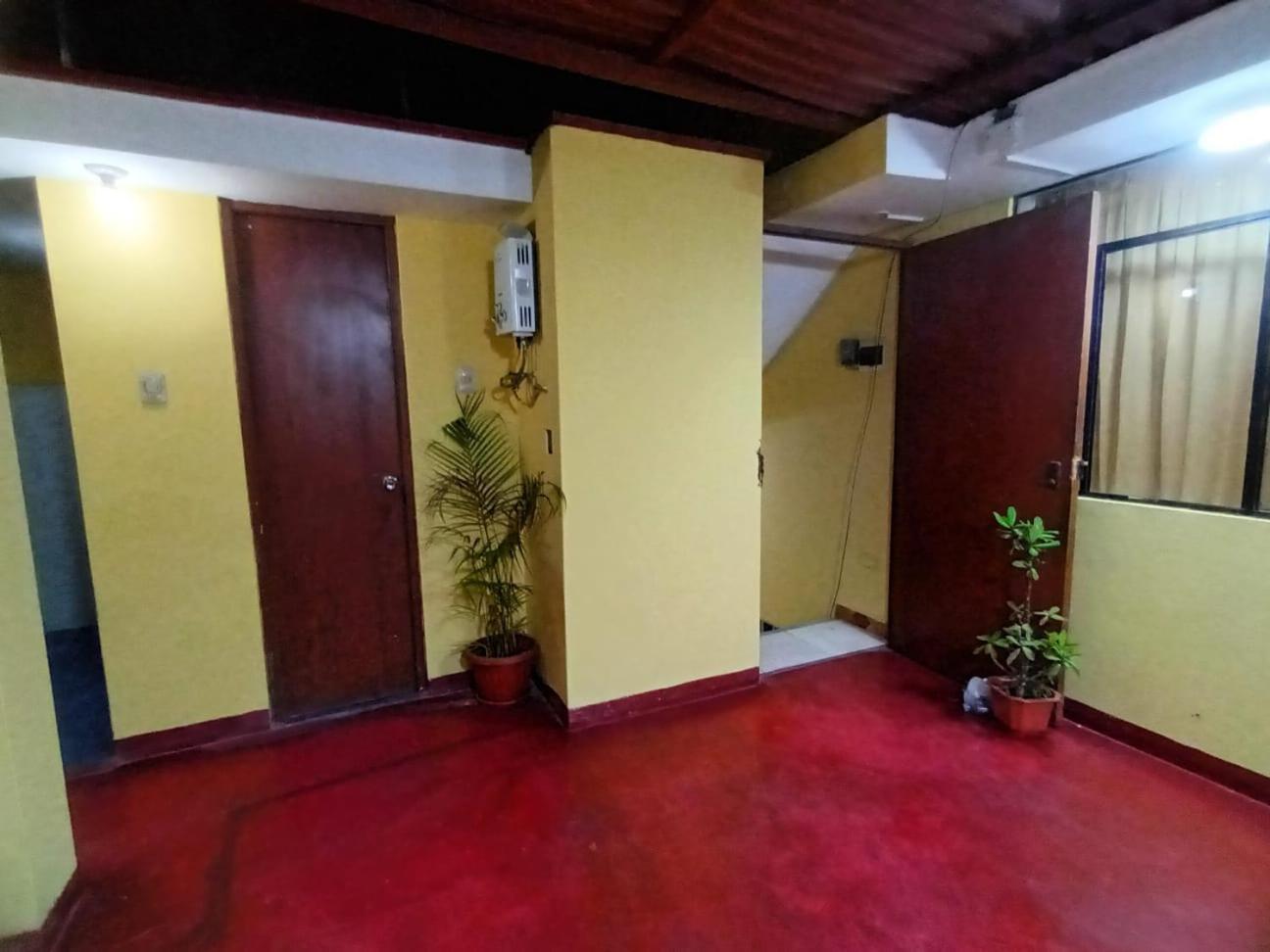 Right Across From The Airport - Free Shuttle - A Y J Familia Apartment Лима Екстериор снимка