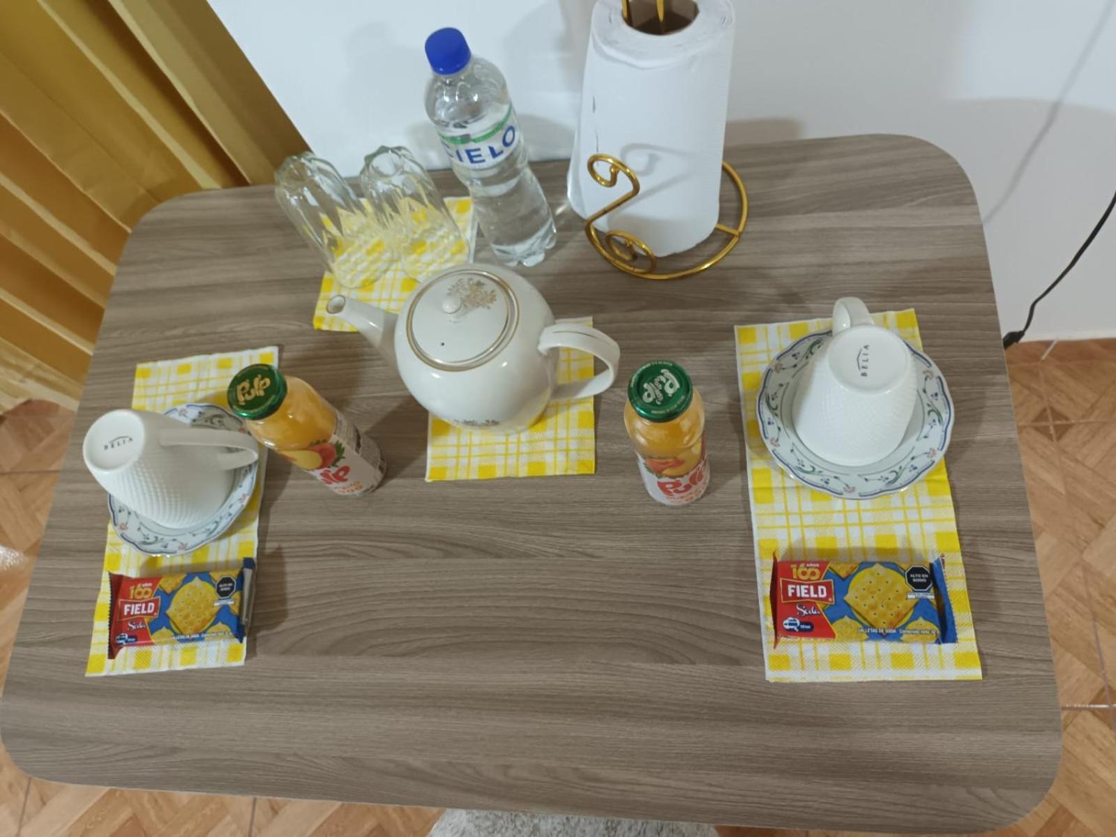 Right Across From The Airport - Free Shuttle - A Y J Familia Apartment Лима Екстериор снимка