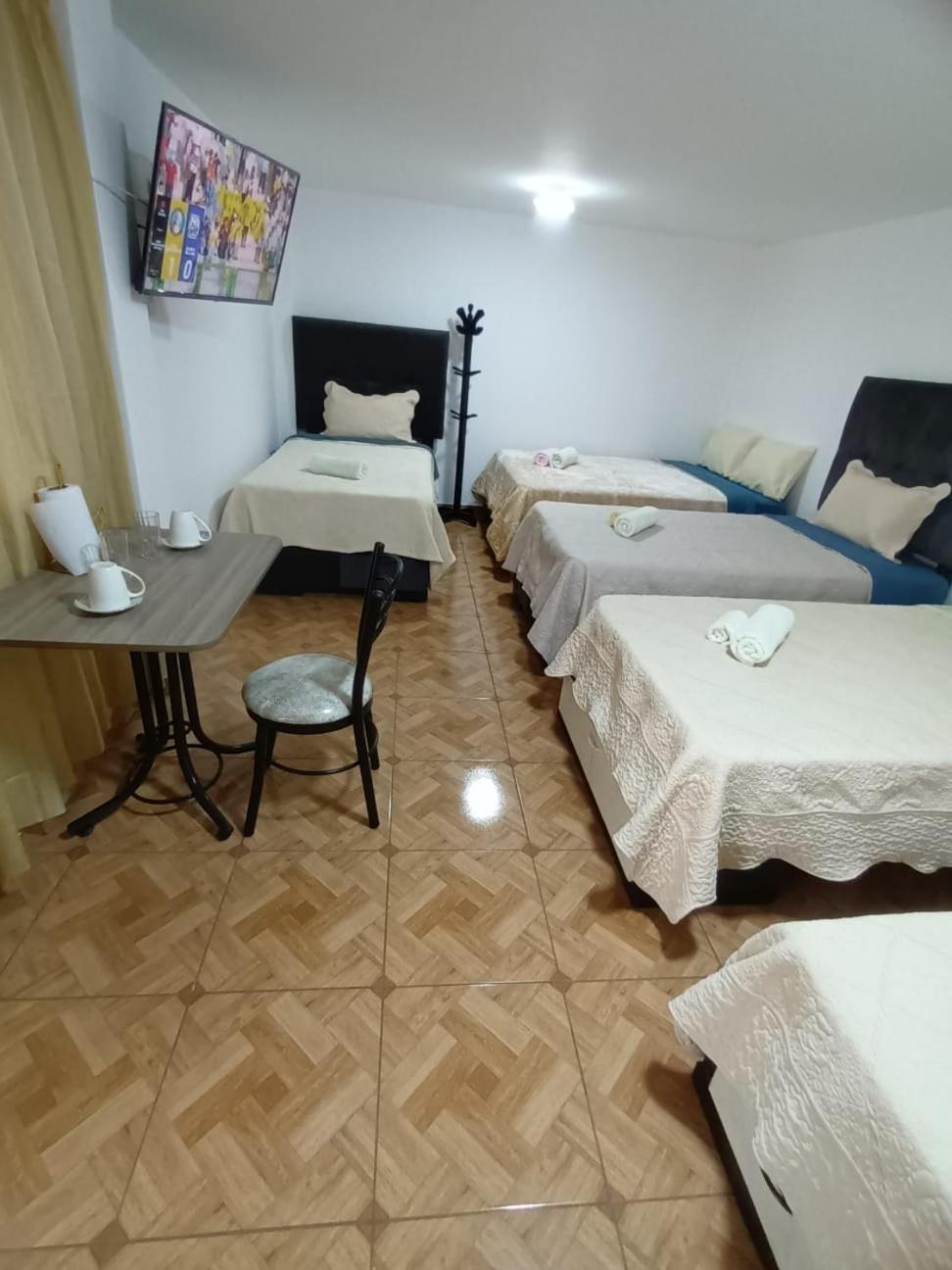 Right Across From The Airport - Free Shuttle - A Y J Familia Apartment Лима Екстериор снимка