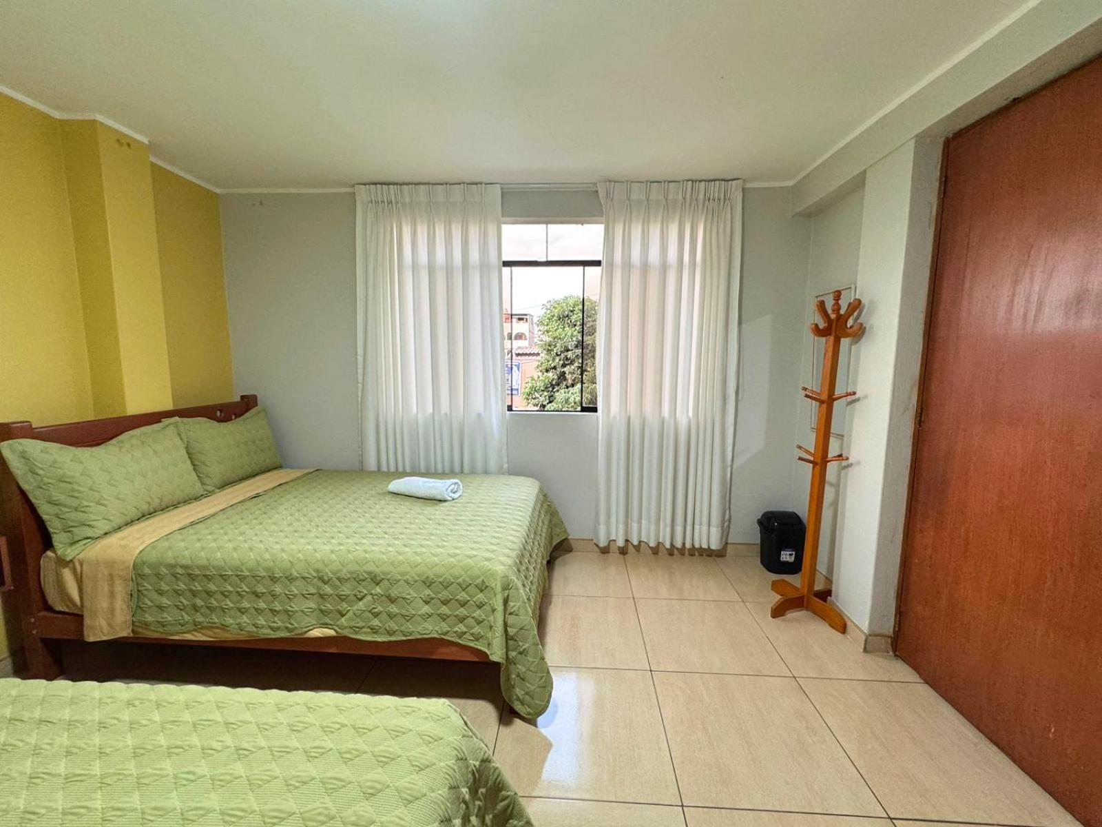Right Across From The Airport - Free Shuttle - A Y J Familia Apartment Лима Екстериор снимка