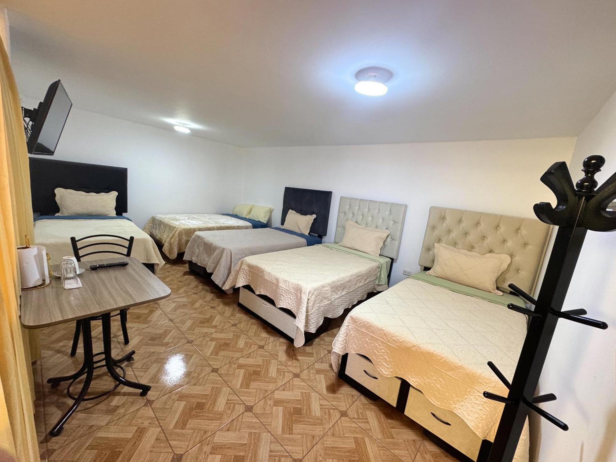 Right Across From The Airport - Free Shuttle - A Y J Familia Apartment Лима Екстериор снимка