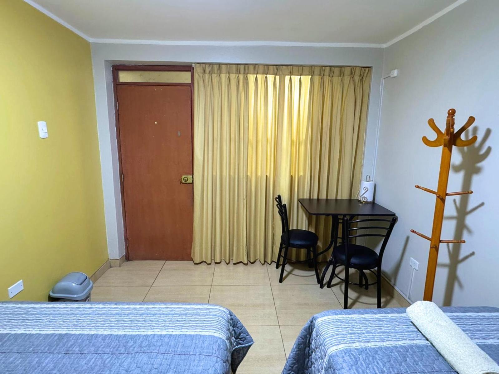 Right Across From The Airport - Free Shuttle - A Y J Familia Apartment Лима Екстериор снимка