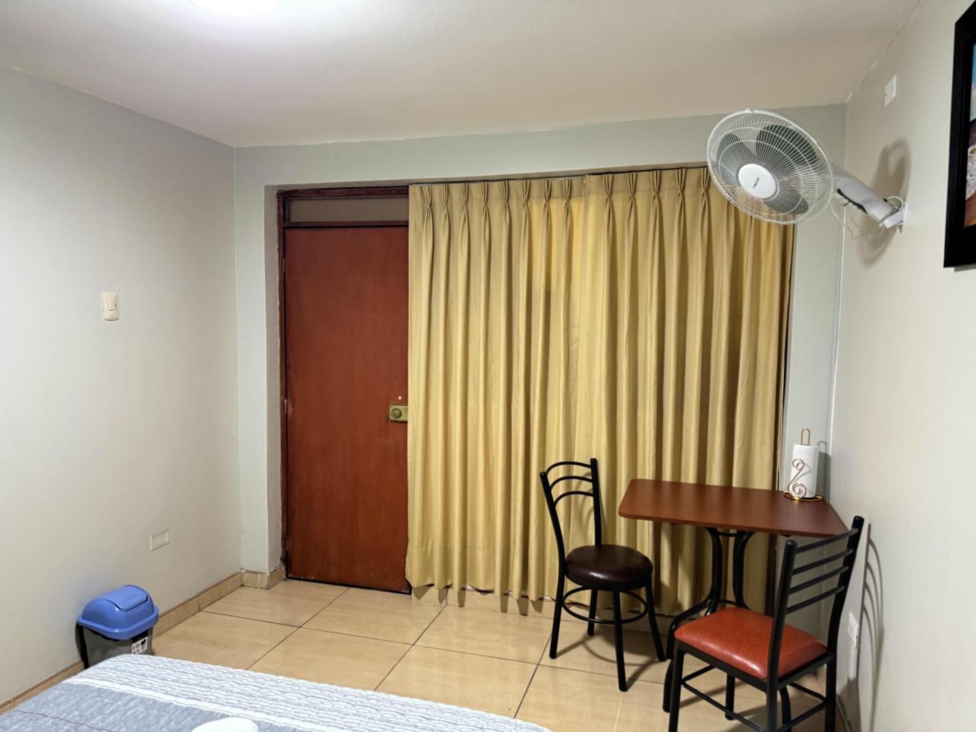 Right Across From The Airport - Free Shuttle - A Y J Familia Apartment Лима Екстериор снимка
