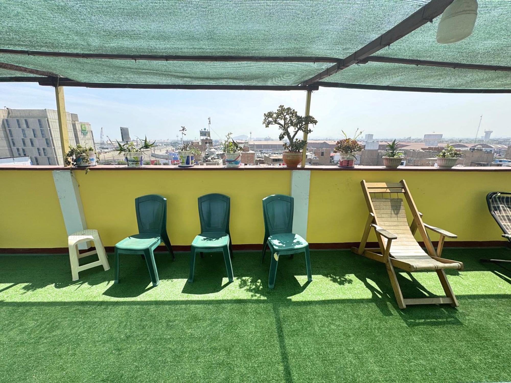 Right Across From The Airport - Free Shuttle - A Y J Familia Apartment Лима Екстериор снимка